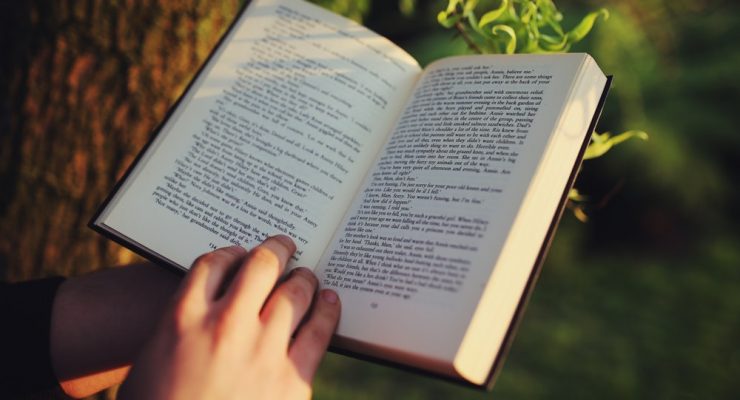 hands-hand-book-reading